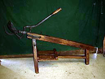large photo of antique vine cutter